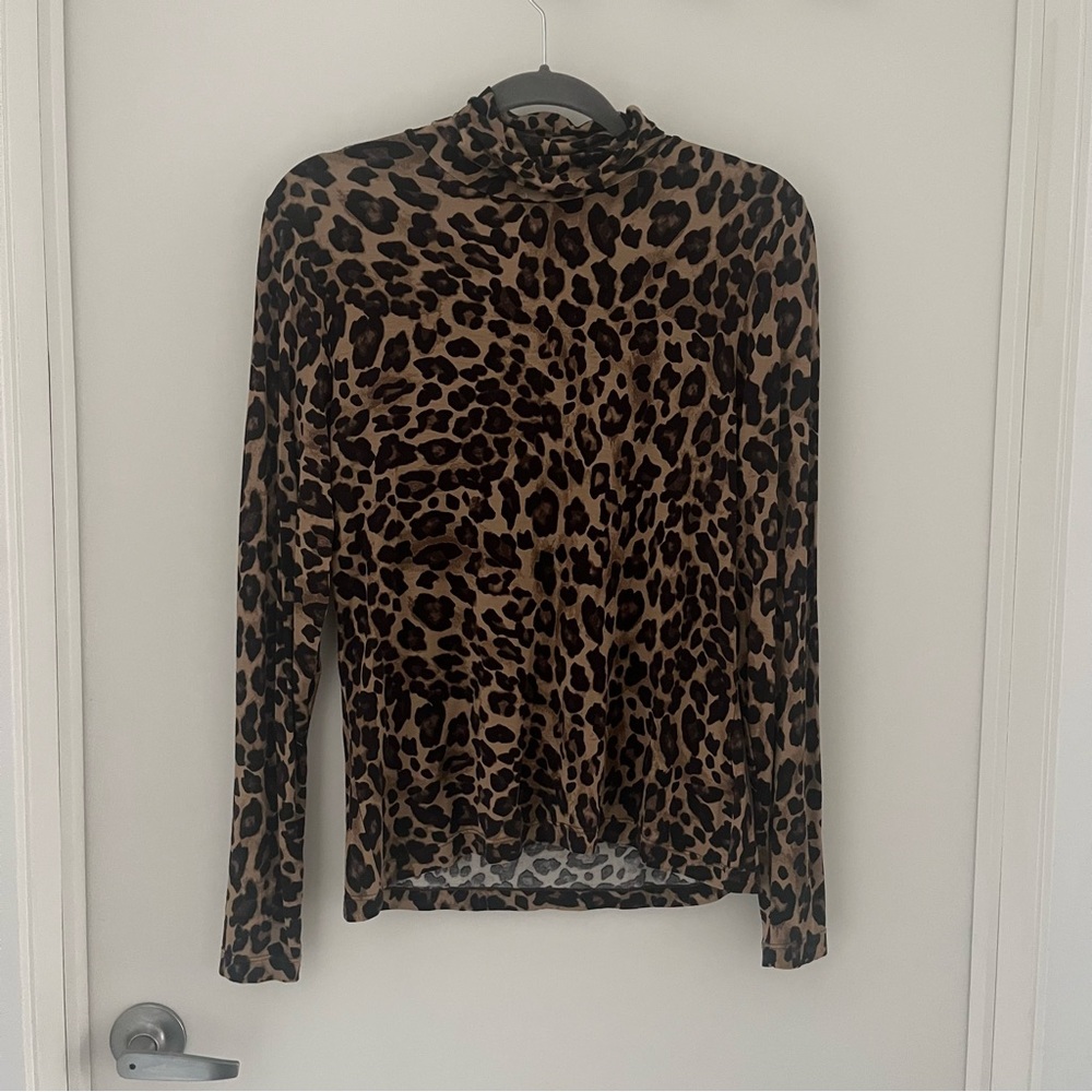 3/30$      H&M   Leopard Print Long Sleeve Top